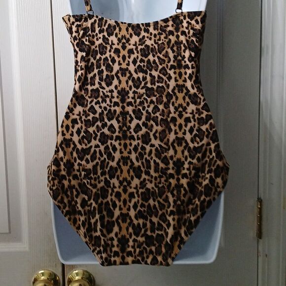Pursuit cheetah print one piece bathing suit  Sz 12 NWOT - Picture 5 of 10